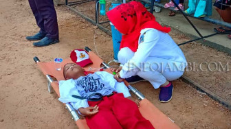 Belasan Peserta Upacara Sesak Napas dan Pingsan