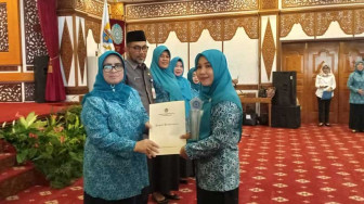 Desa Pasar Singkut Juara I Lomba Tertib Administrasi PKK