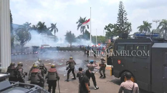 Demo Mahasiswa Bentrok Lagi, Beberapa Orang Pingsan dan Terluka