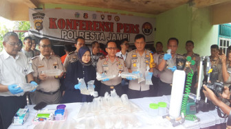 Polisi Gerebek Rumah Penampungan Benih Lobster