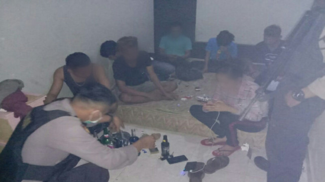 Pesta Miras di Kos-kosan, Sembilan Muda-Mudi Dibekuk Polisi