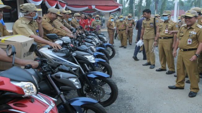 Bupati Beri Penyuluh Pertanian Sepeda Motor Baru