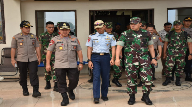 Kasdam II Sriwijaya Pantau Karhutla Lewat Udara