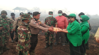 Persit KCK Koorcabrem 042 Peduli Pejuang Karhutla