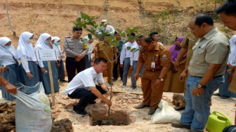 Walau Kemarau, Lingkungan Sekolah Harus Tetap Dihijaukan