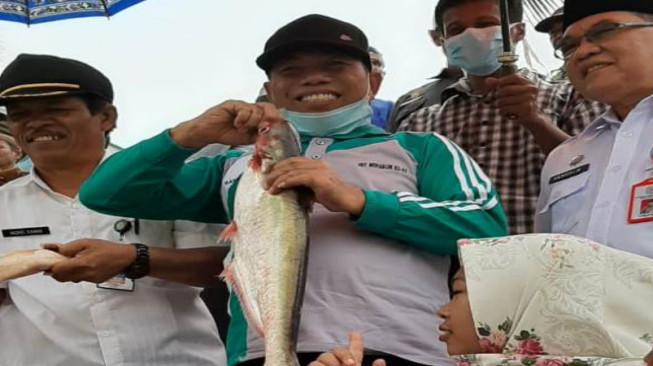 Wabup Buka Lubuk Larangan Buluran Panjang