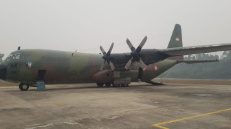Pesawat Hercules Tabur Kapur Tohor CaO di Jambi