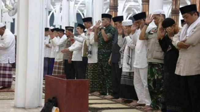 Kepala BNPB bersama Pangdam II/Swj dan OPD Salat Istisqa