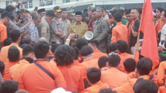 Fachrori Terima Demonstran SPI dan Temui Mahasiswa
