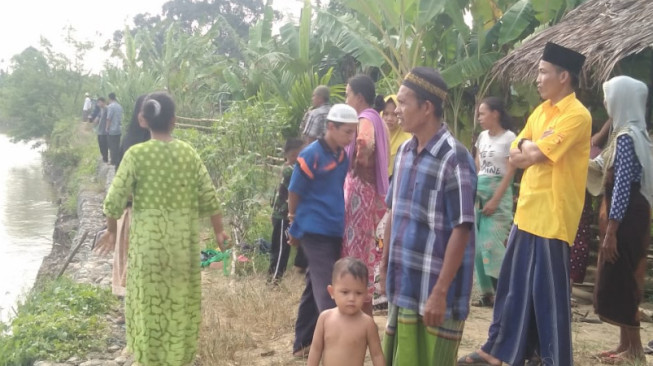 Warga Desa Sling Hentikan Paksa Aktifitas PETI