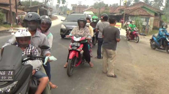 Pemuda Senaung Bagi-Bagi Masker