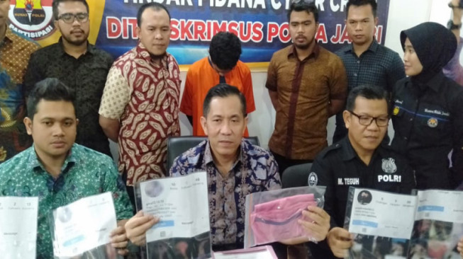Ditolak Balikan, Pemuda Sebar Foto Bugil Mantan Pacar ke Medsos