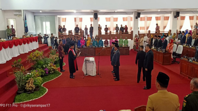 Sah!!, Herman Efendi Jabat Ketua DPRD Merangin