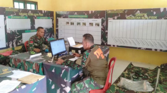 Nyaris Tak Ada Libur, Dua Prajurit ini Selalu Laporkan Progres TMMD