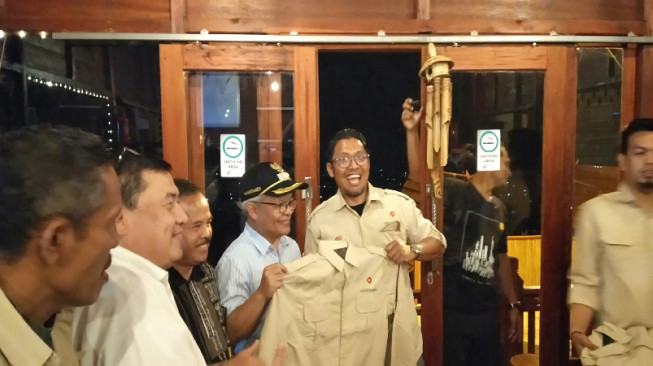 Ribuan Pemetik Daun Teh di Kaki Gunung Kerinci Akan Pecahkan Rekor MURI
