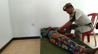 Warga SAD Datangi Posko TMMD 106 Kodim Sarko