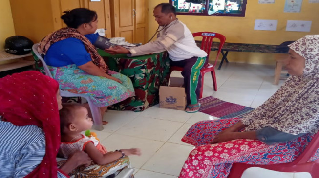 Tim Kesehatan Lapangan Layani Pengobatan Gratis Masyarakat