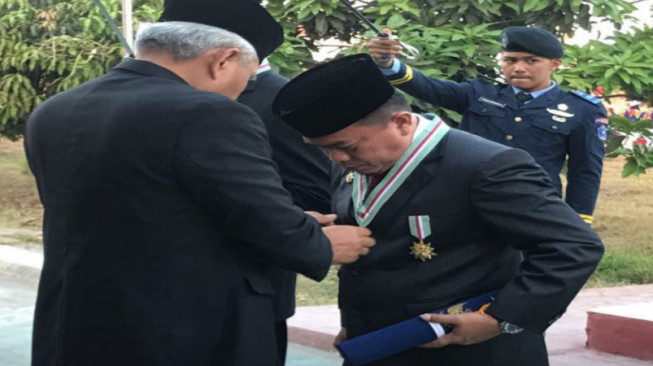 Al Haris Bupati Pertama Peraih Bintang Astha Hannas