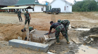 Dansatgas Awasi Pekerjaan Persiapan Penutupan Kegiatan Di TMMD