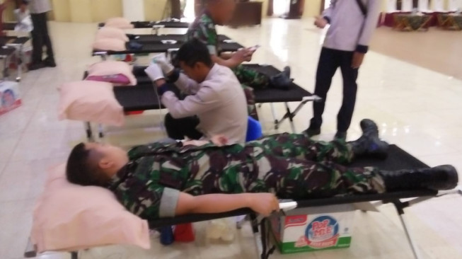 Aksi Donor Darah Prajurit TNI, Meriahkan HUT ke-74 Korp Brimob Polri