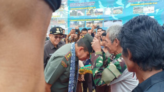 Pangdam II/Sriwijaya Terima Tari Penyambutan dan Kalung Sebalik Sumpah