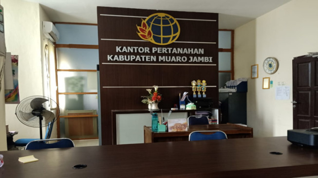 Masyarakat Keluhkan Pelayanan Kantor ATN/BPN Muaro Jambi