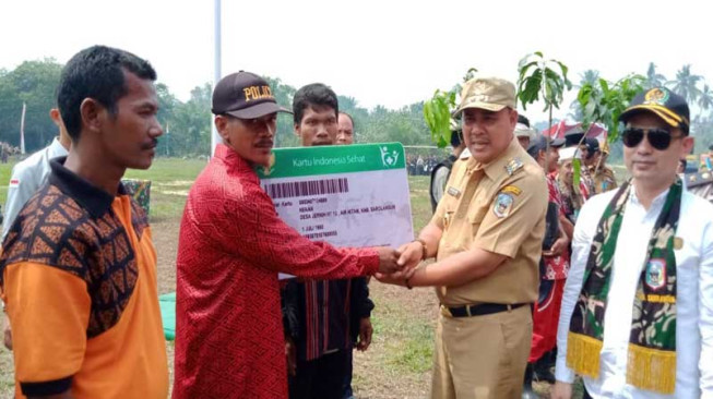 Warga SAD Dapat Kartu BPJS