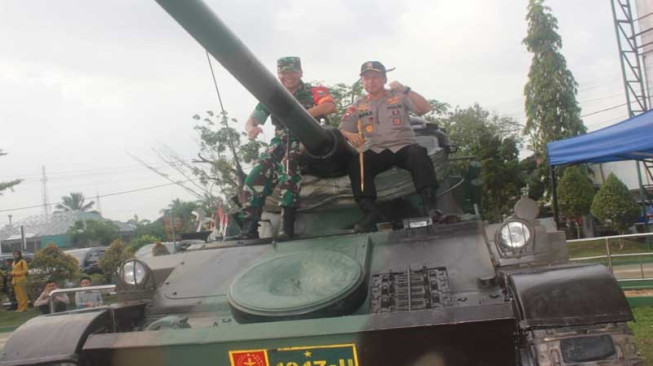 Kolonel.ARH. Elphis Rudy : TNI Kuat Bersama Rakyat