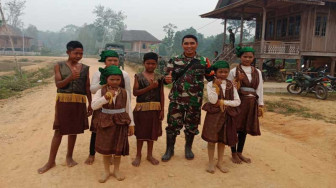 Satgas TMMD 106 Kembangkan Bakat Menari Suku Anak Dalam