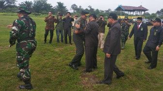 Forkopimda Sarolangun Sambut Pangdam II/Sriwijaya Setelah Turun Dari Helikopter