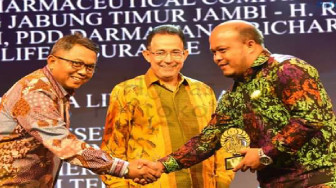 Pemkab Tanjabtim Terima Anugerah UI Award