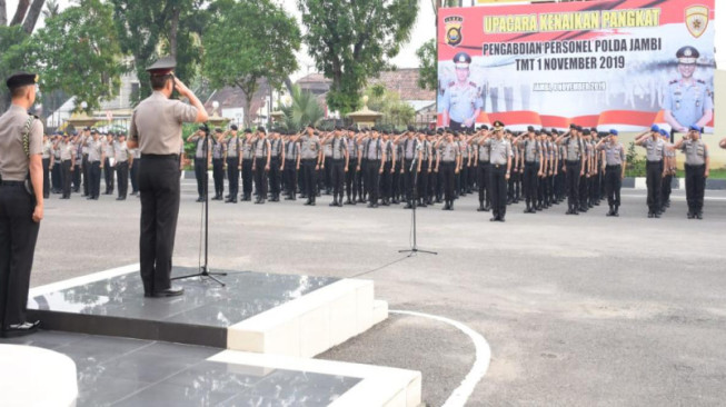 Kapolda Jambi Pimpin Apel Kenaikan Pangkat