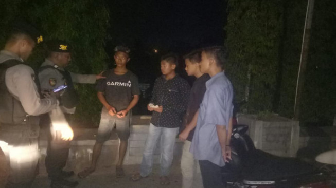 Asik Mabuk Obat Dektro, Empat Pemuda Diamankan Sat Sabhara