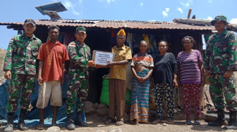 Pamtas RI-RDTL Yonif Raider 142/KJ Serahkan Bantuan ke Veteran