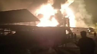 Pabrik Karet PT ABP Pemayung Terbakar