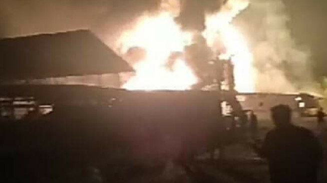 Pabrik Karet PT ABP Pemayung Terbakar