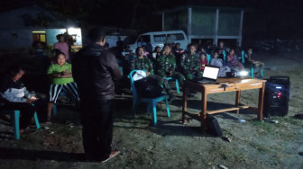 Nobar Satgas Yonif R 142/KJ dan Masyarakat Peringati Hari Kesehatan