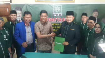 M. Hafiz Kandidat Penutup Kembalikan Formulir di DPC PKB