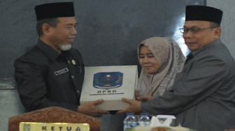 Wabup Merangin Sampaikan Jawaban Pemerintah
