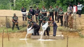 Pangdam Sriwijaya Tabur Bibit Ikan
