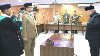 Bupati Tanjab Barat Lantik Penjabat Sekda