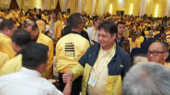 Al Haris Terlihat Akrab dengan Erlangga dan Plt DPD I Jambi di Munas Golkar