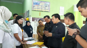 Masya Allah… Dokter Tangani Pasien Lewat HP