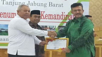 Realisasi  TJSLP Terbesar, PetroChina Terima Penghargaan