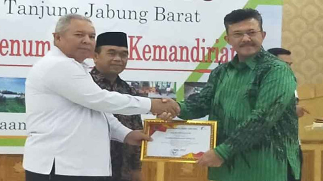 Realisasi  TJSLP Terbesar, PetroChina Terima Penghargaan