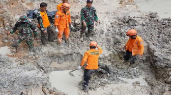 Dua Penambang Emas Ilegal Tertimbun Longsor Akhirnya Ditemukan