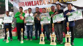 Lomba Burung...... Warga Antusias
