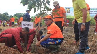 Kapolda Jambi Tanam Pohon, untuk Mencegah Pemanasan Global