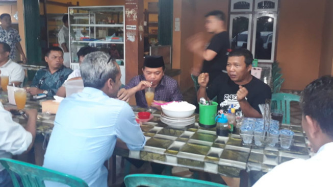 Romi-Haris, Saat Sopir Travel Bertemu Tukang Martabak