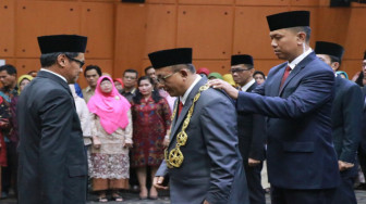 Safrial Hadiri Pelantikan Rektor Unja Periode 2020-2024